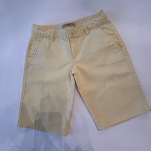 FOSSIL YELLOW SHORTS.  100%cotton